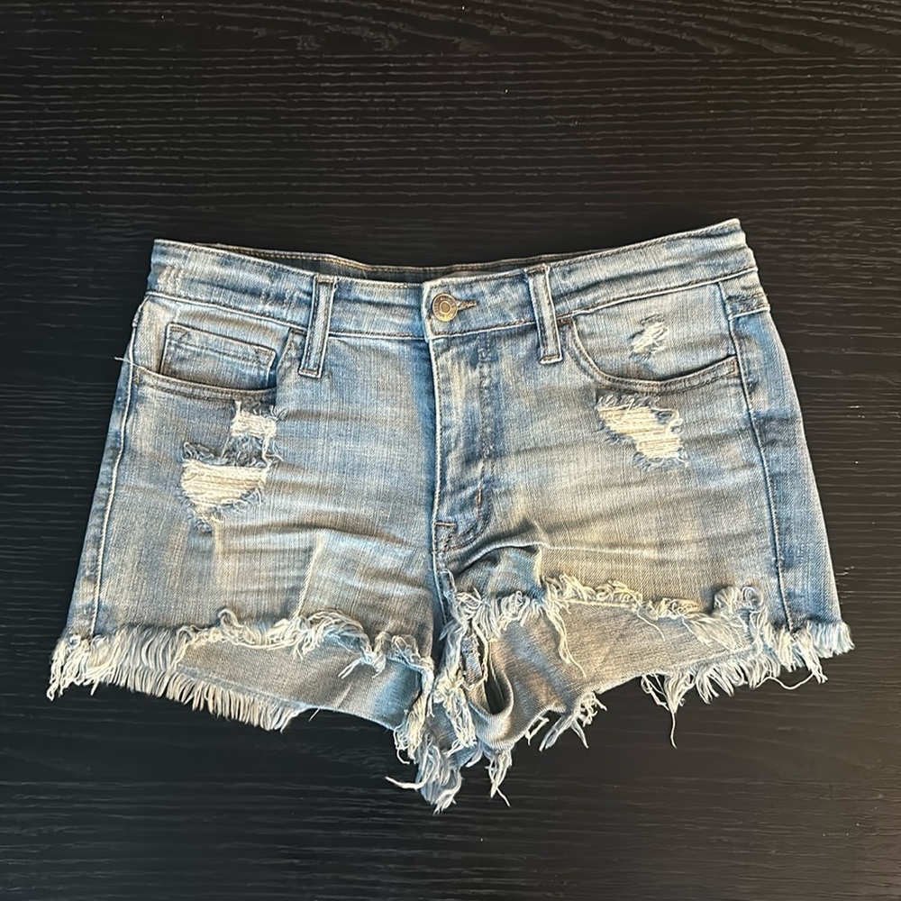 Denim shorts, mid-rise
Brand: Klique B
Size: 28